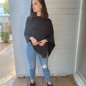 Brand New with Tags Barefoot Dreams Poncho